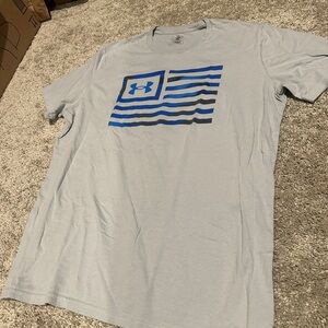Under Armour Men's Light Gray Tee with Blue Stripes